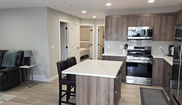 New! 2 Bedroom Ground Floor Unit With Parking, Separate Entrance. Full kitchen.