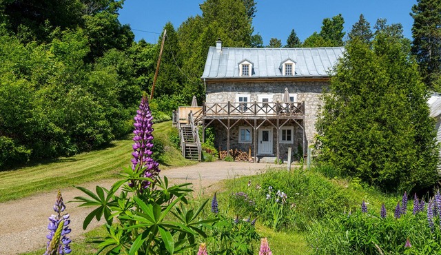 NEW - In a 200 year old mill a few steps from Baie-St-Paul