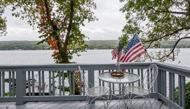 New Lakefront Listing! Lakefront cottage on sought after East Bluff