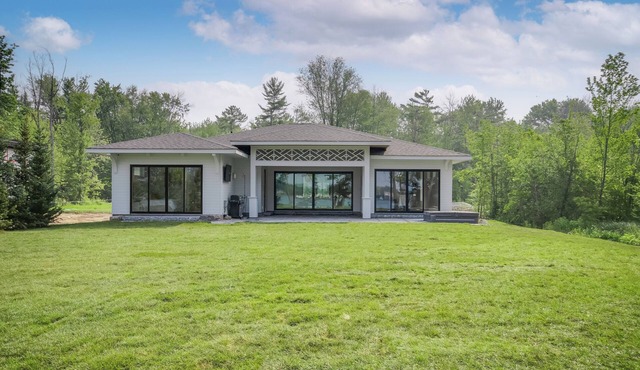 New Luxury Cottage on Lake Couchiching at the mouth of Lake Simcoe
