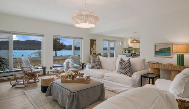 New-The Shaye Hideaway- Stylish cottage with private Little Glen Lake access