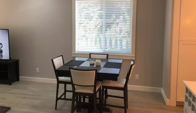 Newer house 5 bedrooms quiet neighborhood