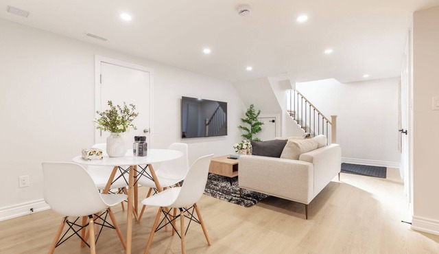 Newly Renovated 2-bedroom Lower Level Suite