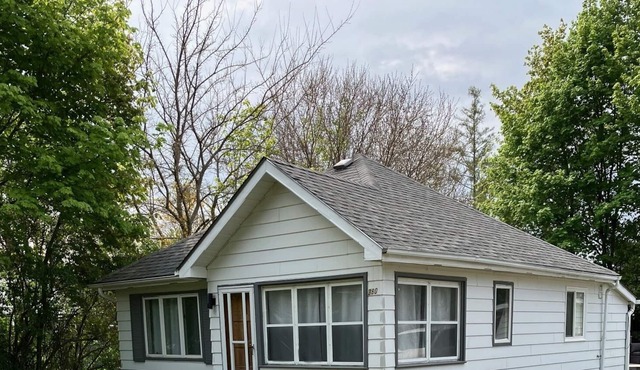 Newly Renovated Cottage Between Port Elgins Main Beach and Downtown Core