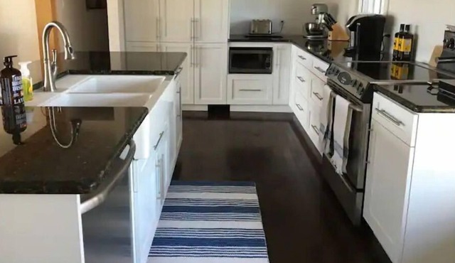 Newly Renovated Modern Cottage