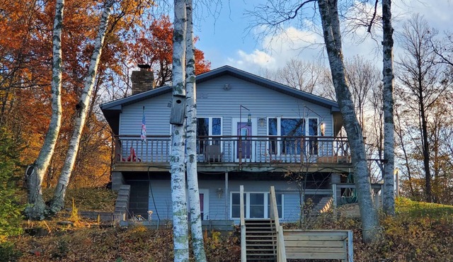 nLakefront home with Minnewawa view! Pontoon incl.