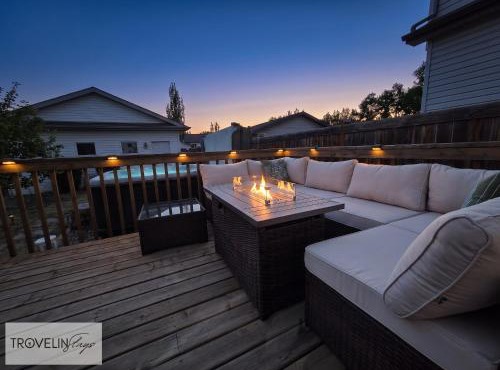 Nordic Oasis near West Edmonton Mall with Hot Tub, King Ensuite & Fire Table