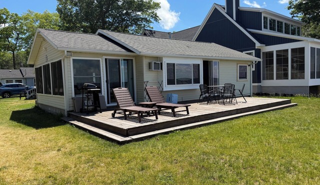 North View Cabins #3 - 2Bed/1Ba Direct Waterfront Cabin on Houghton Lake!