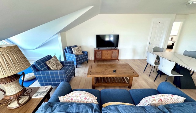 Ocean and Mountain View Home in Nanoose Bay
