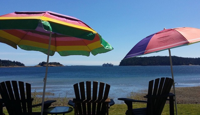 Oceanfront Gorgeous 2br Getaway in Departure Bay - 3 Steps to the Beach!
