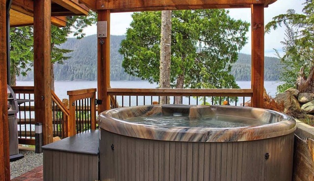 Oceanfront Suite with Hot Tub - No Pets - Sleep 4