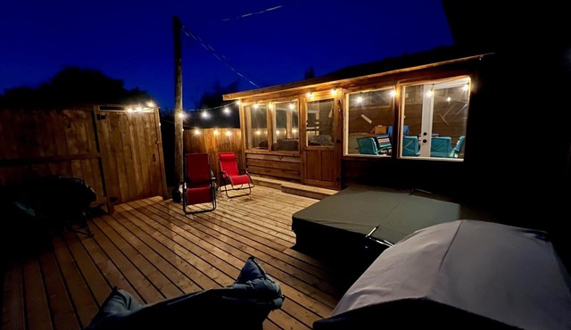 Old Oak | Hot Tub | 4-Season Family Retreat