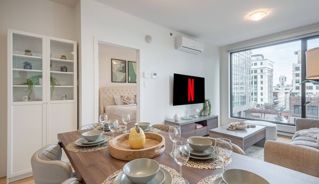 Old Port 2BR + Parking