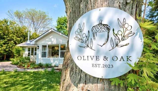 Olive & Oak Cottage in Bluewater