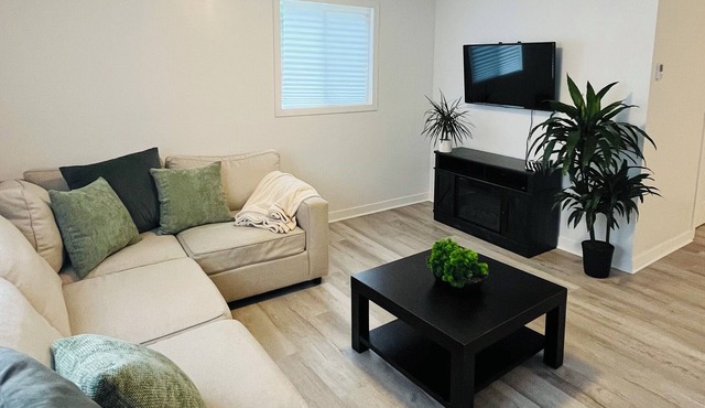 Orono Townhouse Retreat-Clarington