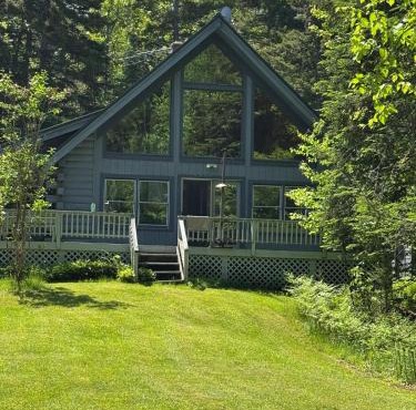 Outta Range Outta Range, A Cozy Log Home Retreat in Rangeley