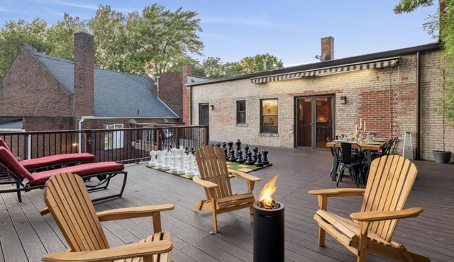 Over 4500 sqft of Luxury living [Billiards table, Arcade room, 5 BR & 4 BA]