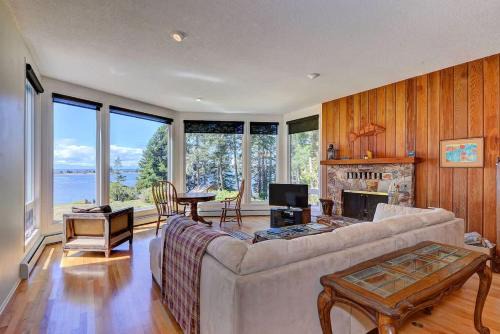 Pacific Coast Beach House by EMR Vacation Rentals