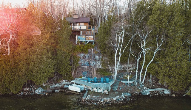 Panoramic Views of Miller Lake - The Lookout perched on the waters edge.