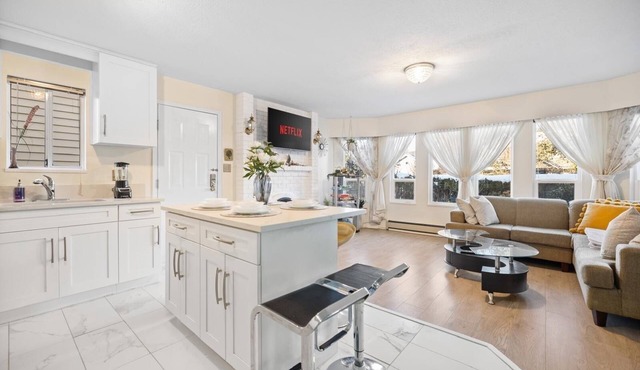 Parkside Charm/Minutes to Downtown/Steps to QE/Riley Park/Main St/Street Parking