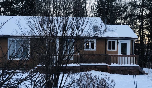 Peaceful Chalet w/ WIFI in Lac Brome