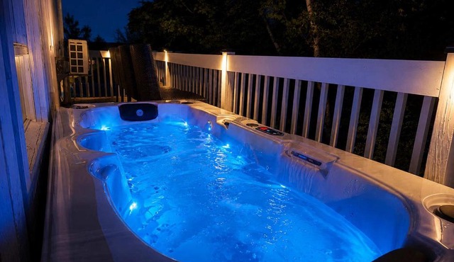 Peaceful City View - Hot Tub - 2 Parking & EV Chrger