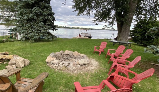 Peaceful lake front getaway