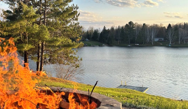 Peaceful Siddon Lake Getaway near Bancroft!