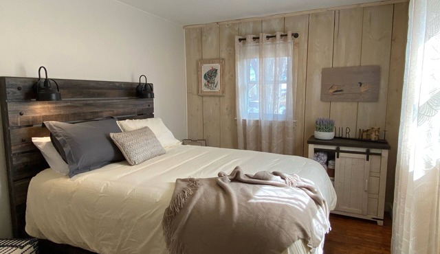 Pelican Place ❤️ WALK EVERYWHERE! Your home away from home.