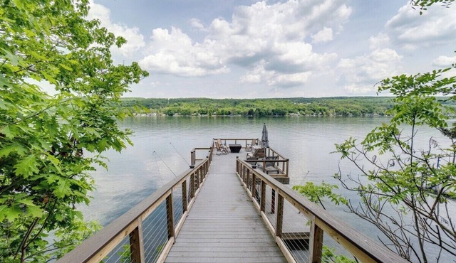 Penny Lane: 4 bedroom lake home on Keuka Lake, large sun deck