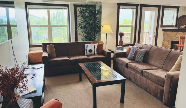 Penthouse w/Valley Views, Indoor Pool & Hot Tub