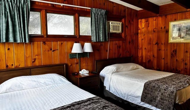 Perfect 1-bedroom hotel room in charming Hamilton - #319 Shenandoah