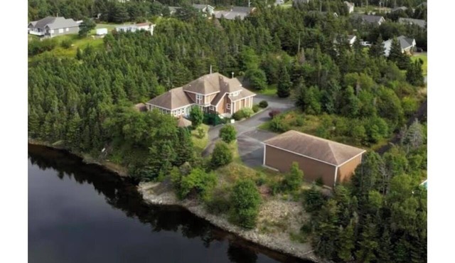 Perfect 6-bedroom chalet in lovely Clarke's Beach getaway