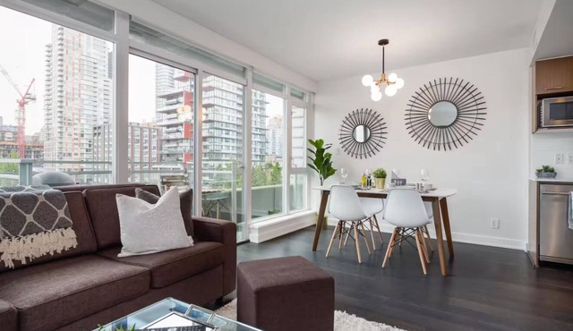 Perfectly Located Luxury Yaletown condo