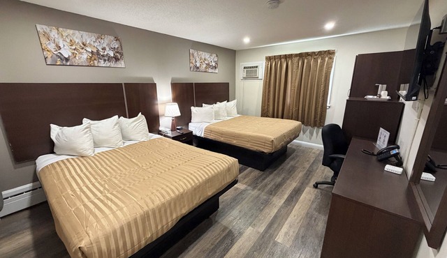 Perth Plaza Inn & Suites
