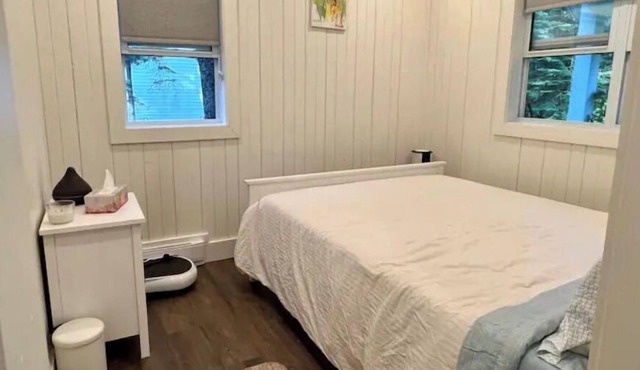 Pet friendly Cottage on Mary Lake - must see