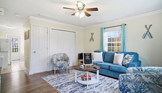 Pet‑Friendly Cottage w/Grill & Patio by Lake Erie