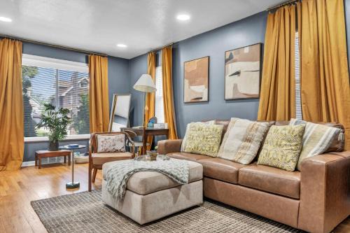 Pet-Friendly Home - Sleeps 6 - Walkable Lakewood