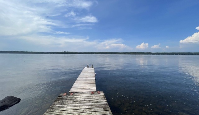 Pet-Friendly Lakefront Cottage on Beautiful Falcon Lake Manitoba