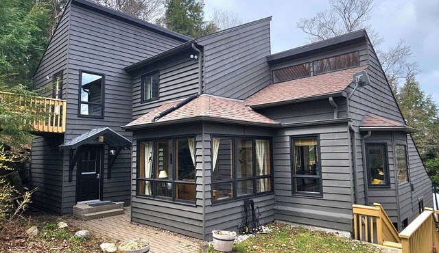 Pinecrest on the Lake, 4BR Waterfront, Dock, 4 Season Cottage, Private