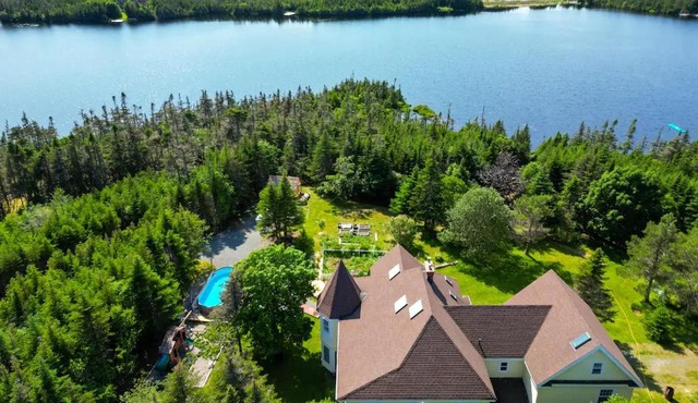Pondside Bliss WPrivate Pool - Magical Getaway