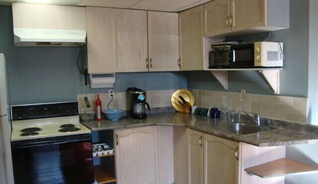 Port Hope Six Bedroom Furnished Home - Ontario, Canada