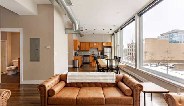 Premium Downtown Indy 1BR Walk to Dining Nightlife and Sports