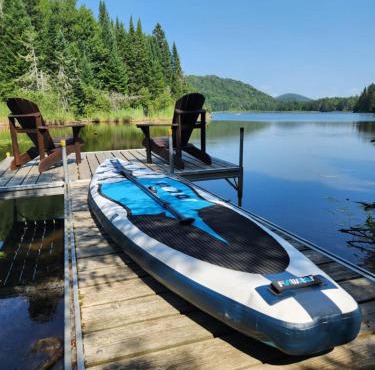 Prestige In Nature Hot tub 15min Ski resort Luxury Master Bedroom Wifi Games & more !