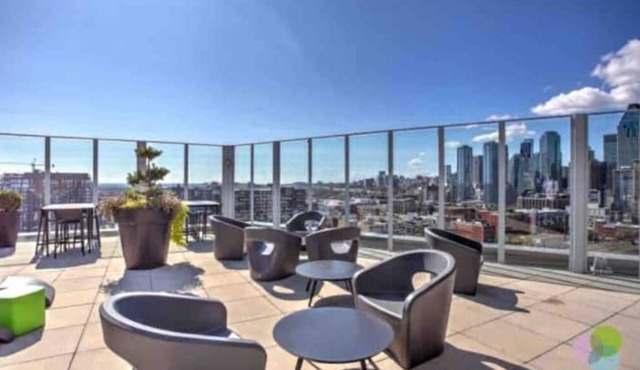 Prestigious 1 bdr WiFi Parking between Old Montreal and Downtown