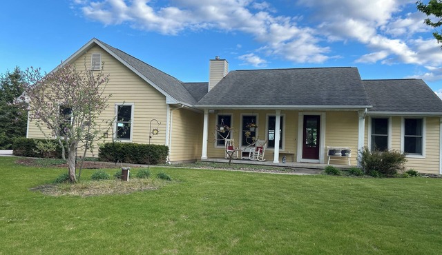 Prime EAA Location! 3BR/3BA Rental – South Side - 3 Miles to Grounds