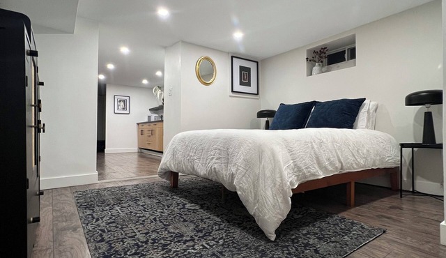 PRIME LOCATION City Suite in heart of Little Italy