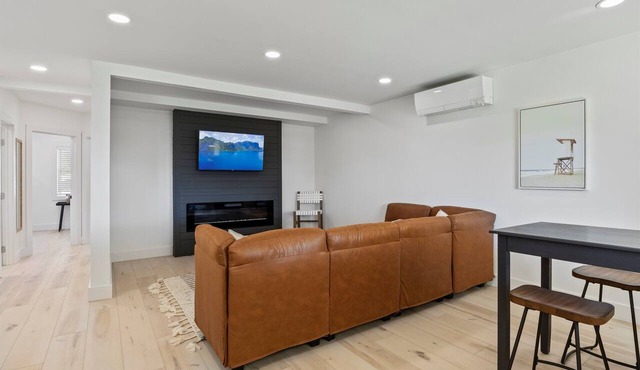 Prime Location-Walk to Bars/Restaurants & Beach