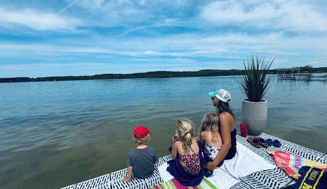 Private DOCK on Lake Charlevoix/Pontoon Boat & Golf-Cart/RV Parking/3 Acre
