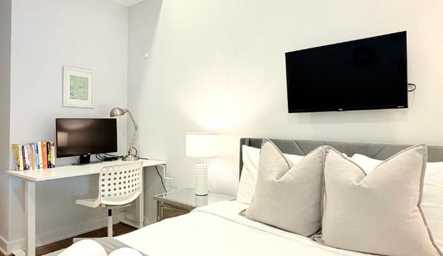 Private Kitchen, Walk to everything, PPAC & Convention Center